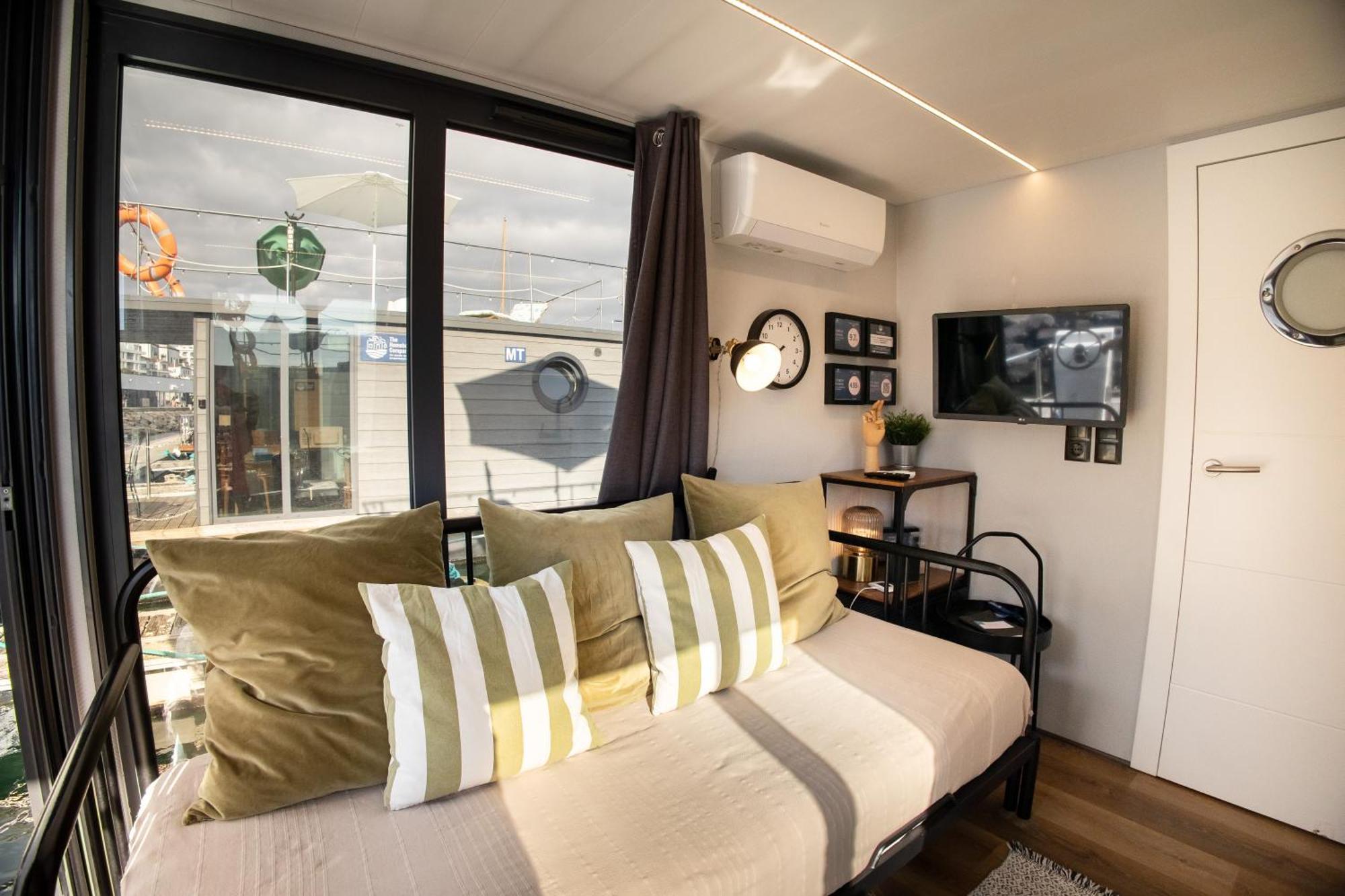 The Homeboat Company Sant'Elmo-Cagliari Bagian luar foto